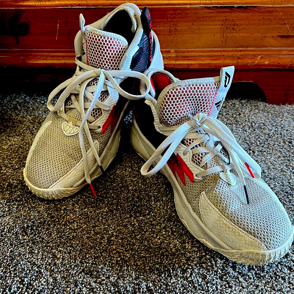 Adidas Dame Time sneakers